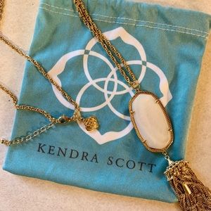KENDRA SCOTT Rayne Necklace in White Pearl